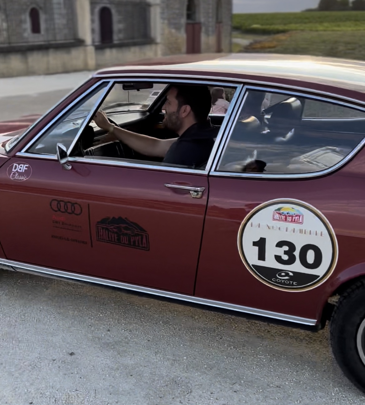 Arrivée au Château LAROQUE de La NOCTAMBULE organisée par le Rallye du Pyla